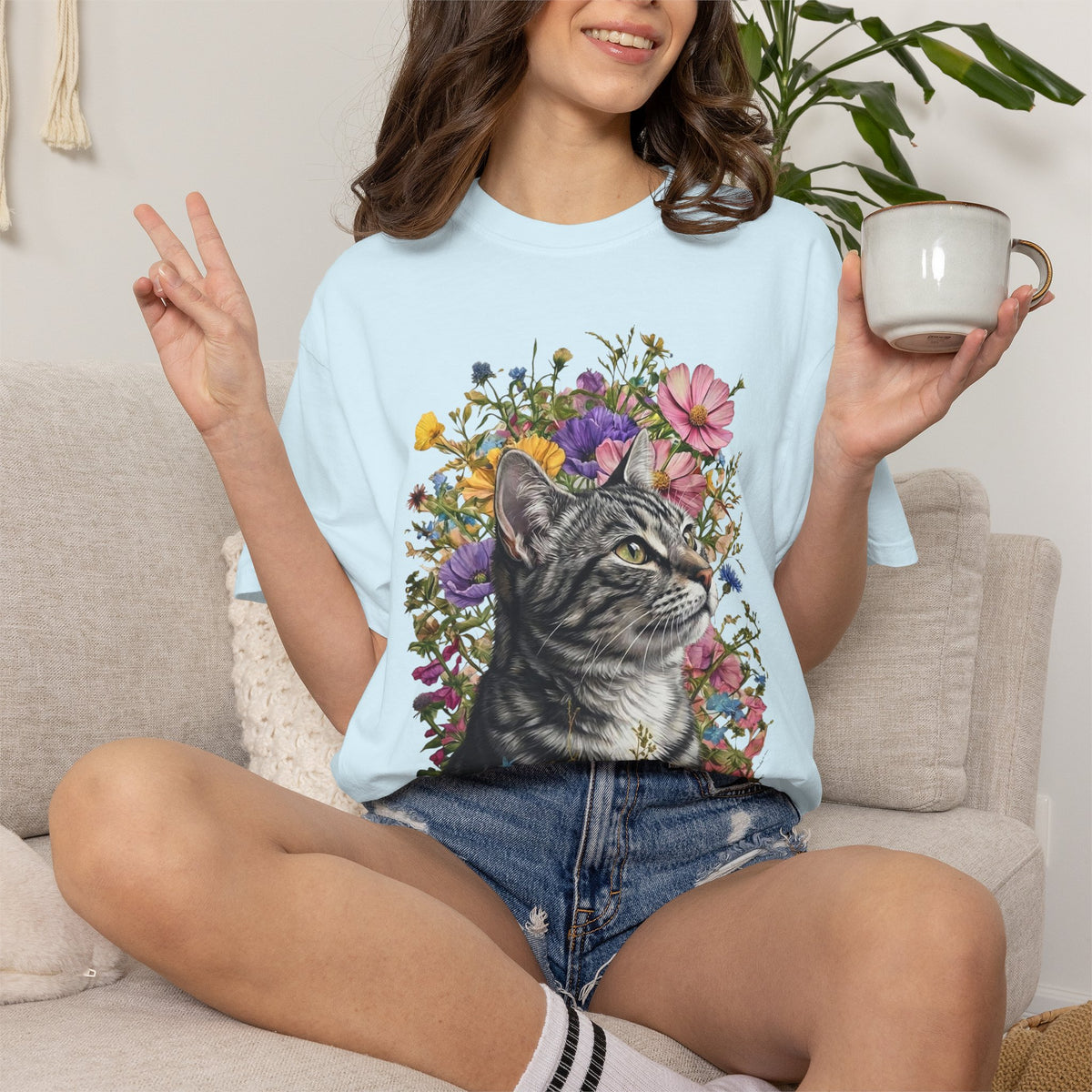 Gray Tabby Cat Wildflower Shirt – Comfort Colors® Floral Tee