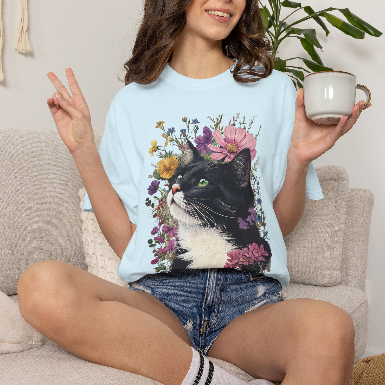 Tuxedo Cat Wildflower Shirt – Floral Comfort Colors® Tee