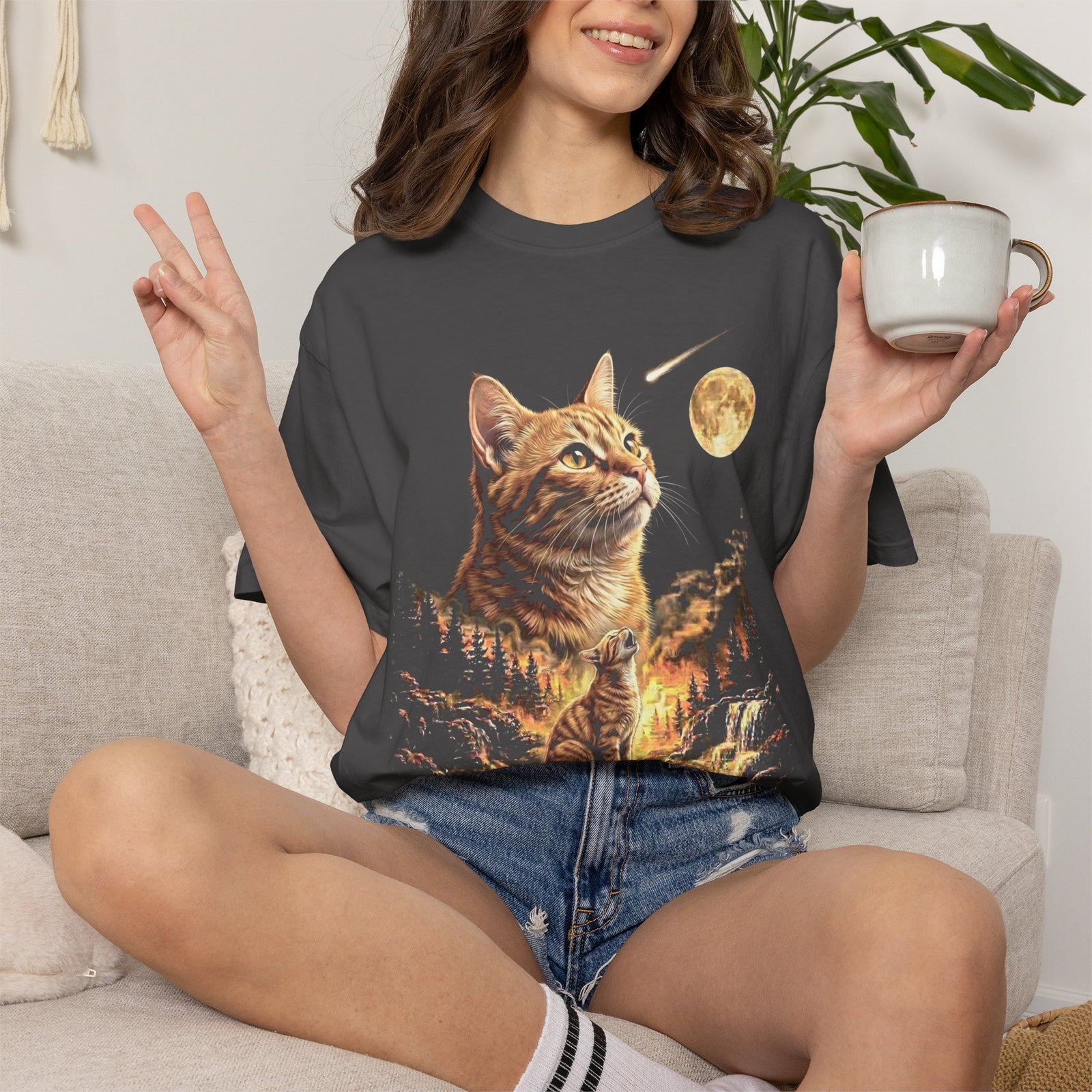 Orange Tabby Cat Howling at the Moon Shirt – Comfort Colors® Tee